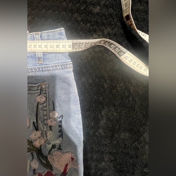Shein Floral Embroidered Flared light blue Jeans size L 80%Cotton 15% polyester - Picture 10 of 10